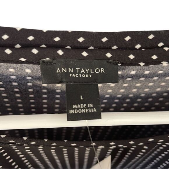 Ann Taylor Factory Black/White Print top, NWT, Size Large - Picture 5 of 8